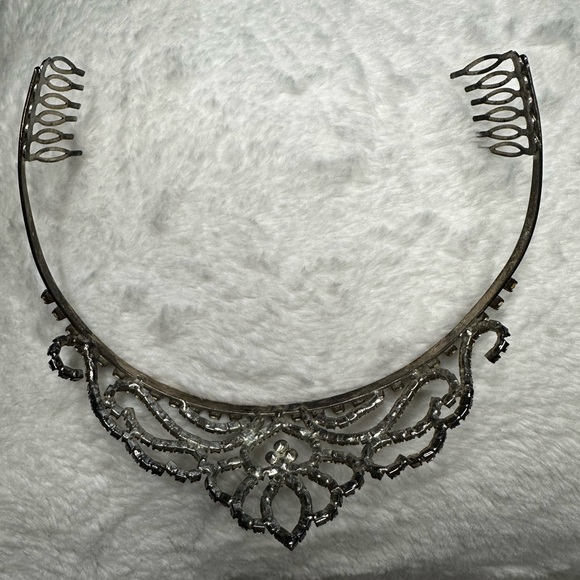 👑Vintage Tiara - Picture 9 of 10